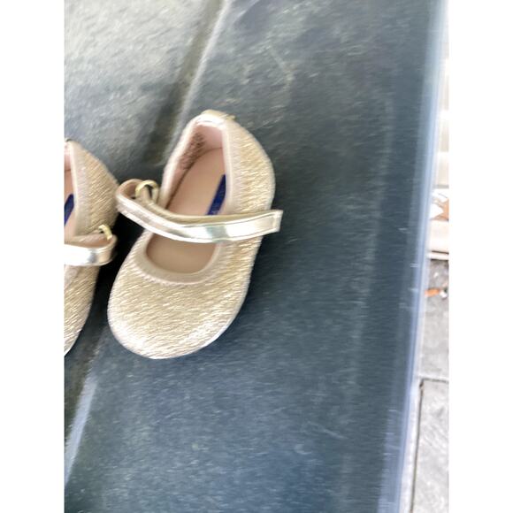 Stuart Weitzman Infant Girls Baby 2 Shoes Metallic Gold Size 2M - Picture 2 of 3